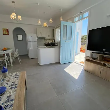 Holiday home New Cycladic House ¨agroktima Katerina¨ *
